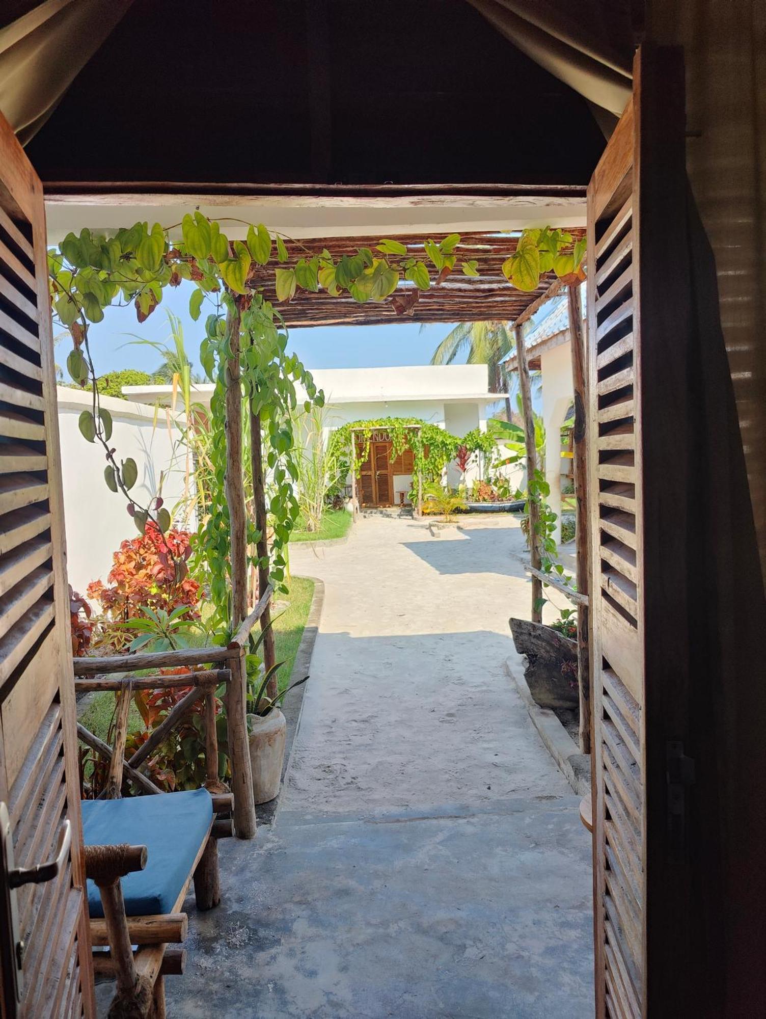 Mafia Island Bungalows Utende Extérieur photo